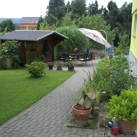 Charming Flat In Sebnitz With Garden Lejlighed Lichtenhain (Sebnitz)